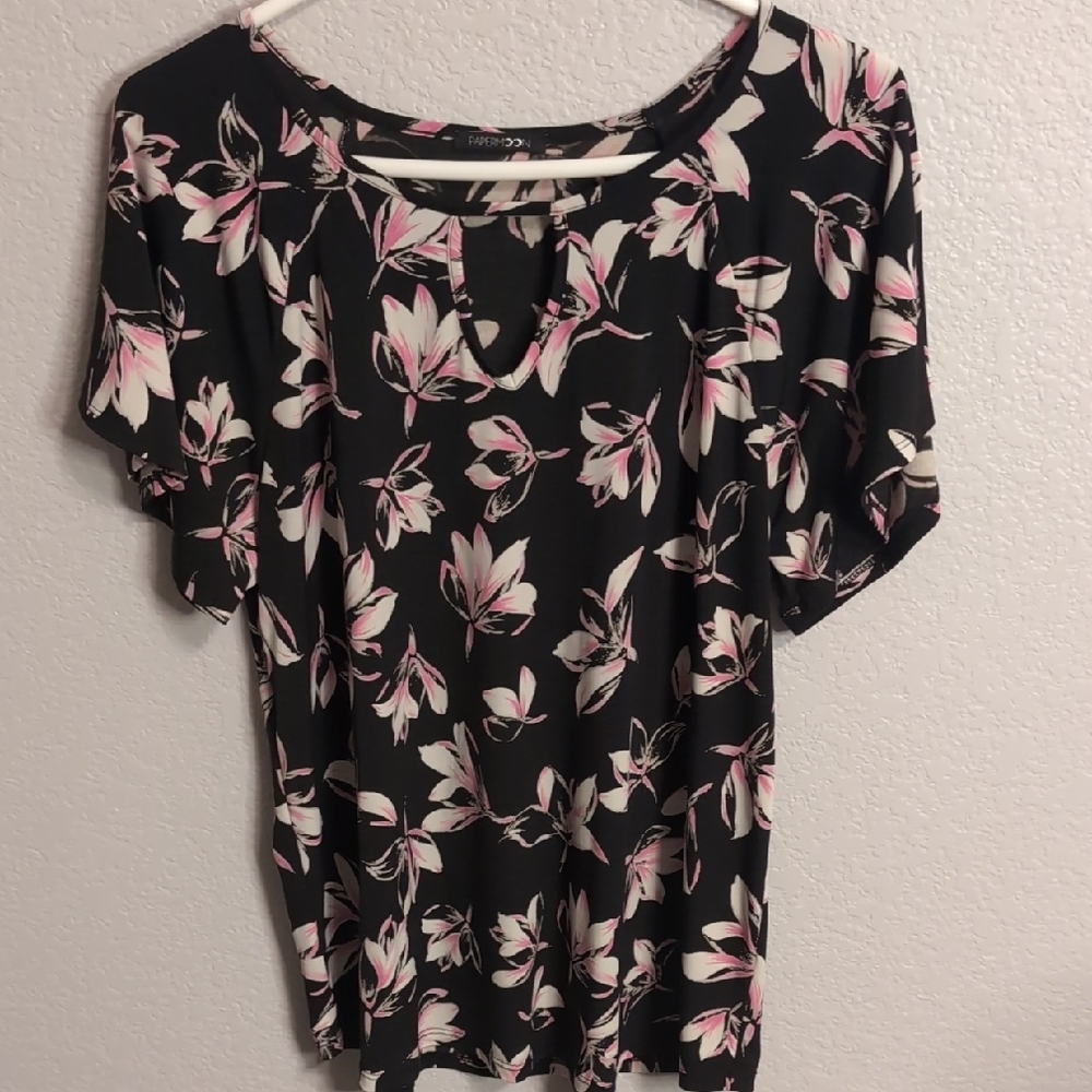 Papermoon Black Pink & White Floral Keyhole Short-Sleeve Top